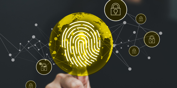 AWS Landing Zone (2) Die Grafik zeigt einen Fingerabdruck über dem Globus. Symbolisiert Sicherheitspraktiken in der AWS-Umgebung.