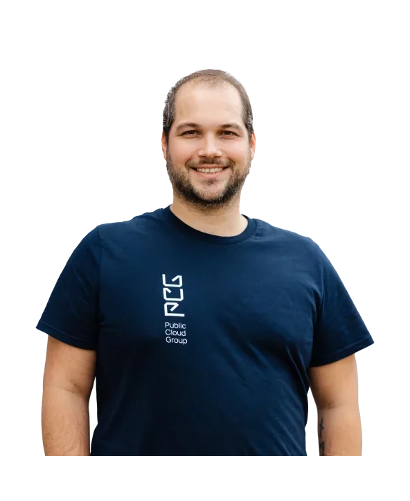 Jannick Loschen smiling in a professional portrait.