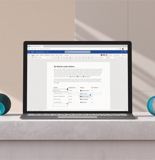 Laptop zeigt ein Dokument mit dem Titel „6 Months Leave Orders“, umgeben von E-Mails, Chats, Tabellen und Präsentationen – animierte Darstellung digitaler Workflows und moderner Büroorganisation.
