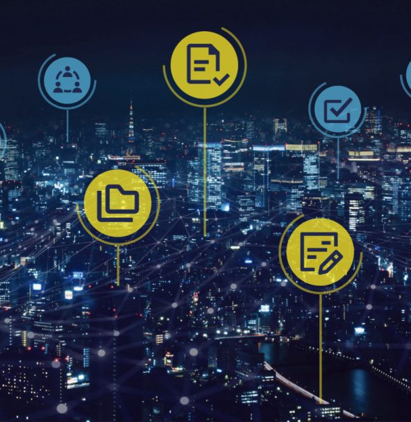 Beleuchtete Stadt mit vernetzten digitalen Symbolen. PCG Public Cloud Group Services.