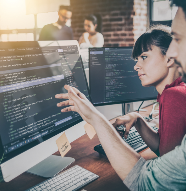 Insight_Application Review_How it works A man points to the screen. He shows a woman how to analyze the code of an application in the application review.