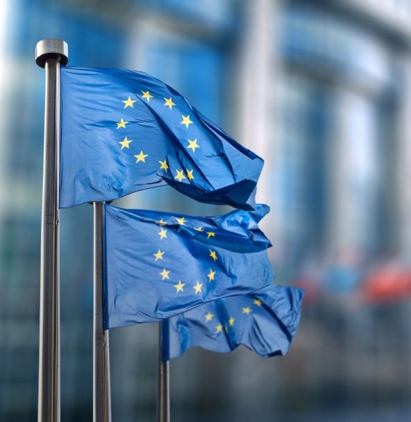 EU-Flaggen Drei EU-Flaggen. Symbolisiert PCG Public Cloud Group Präsenz in Europa.