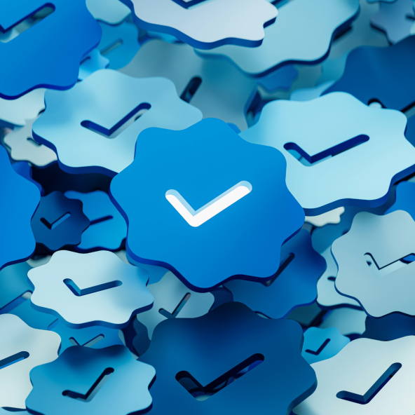 Blue checkmark symbols representing a cloud migration assessment checklist for successful digital transformation.